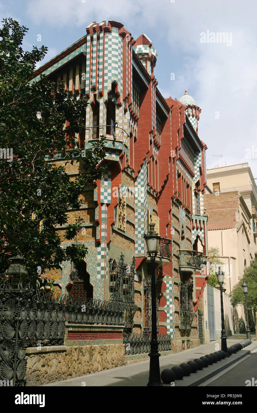 Casa Vicens, conçu par Antoni Gaudí et construit pour l'industriel Manuel Vicens à Barcelone, Espagne. Banque D'Images