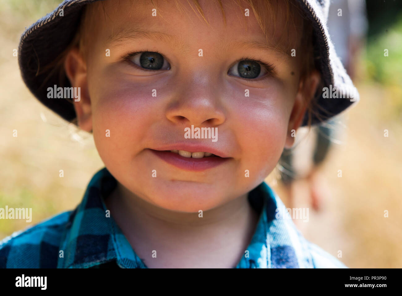 Happy little boy smiling for the camera. Parution du modèle Banque D'Images