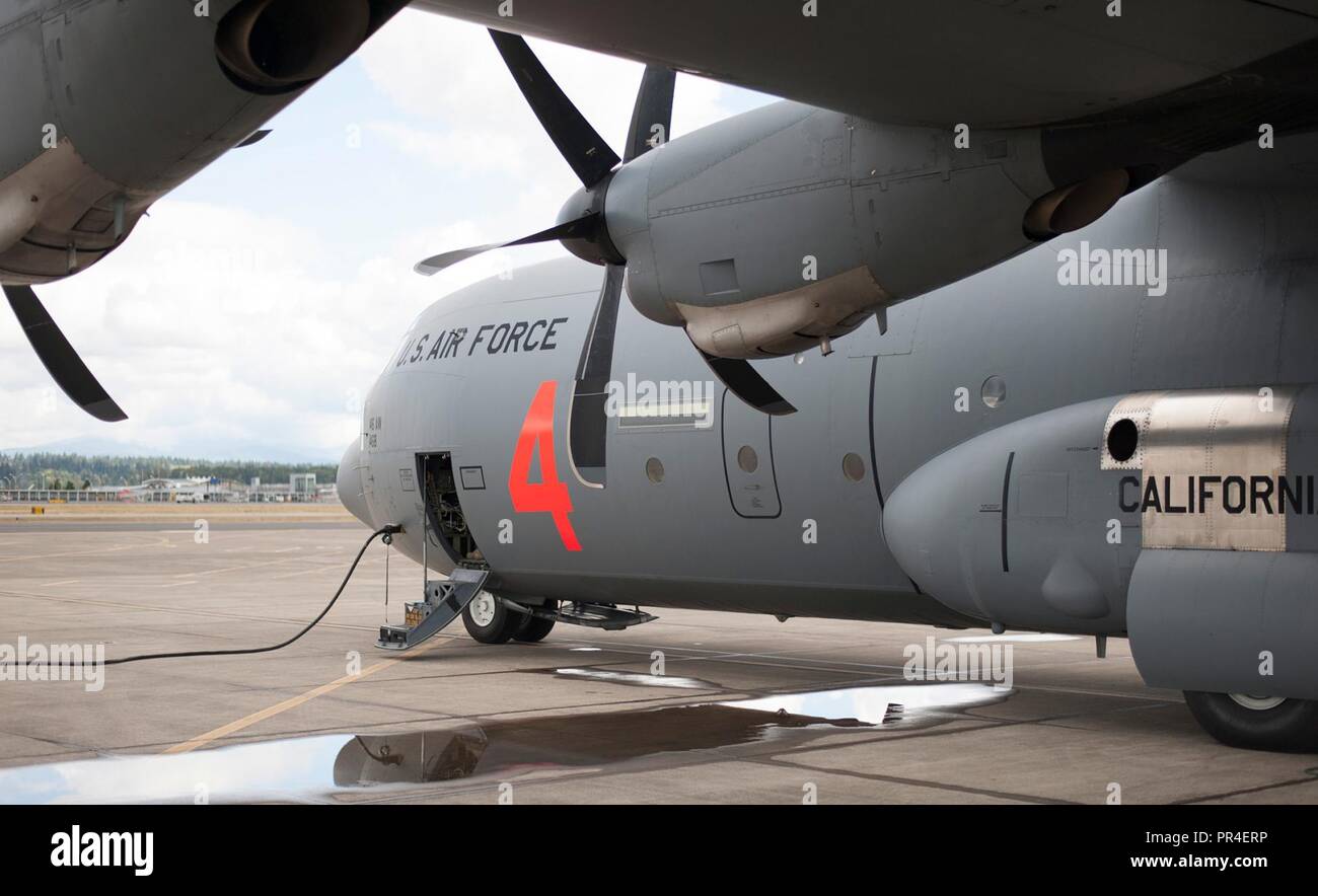 Aviateurs du 125e Escadron tactique spécial déploient à partir de la base de la Garde nationale aérienne de Portland, Oregon, le 12 septembre 2018, à Dover Air Force Base, DE en réponse à l'ouragan Florence, qui devrait toucher terre cette semaine. Banque D'Images