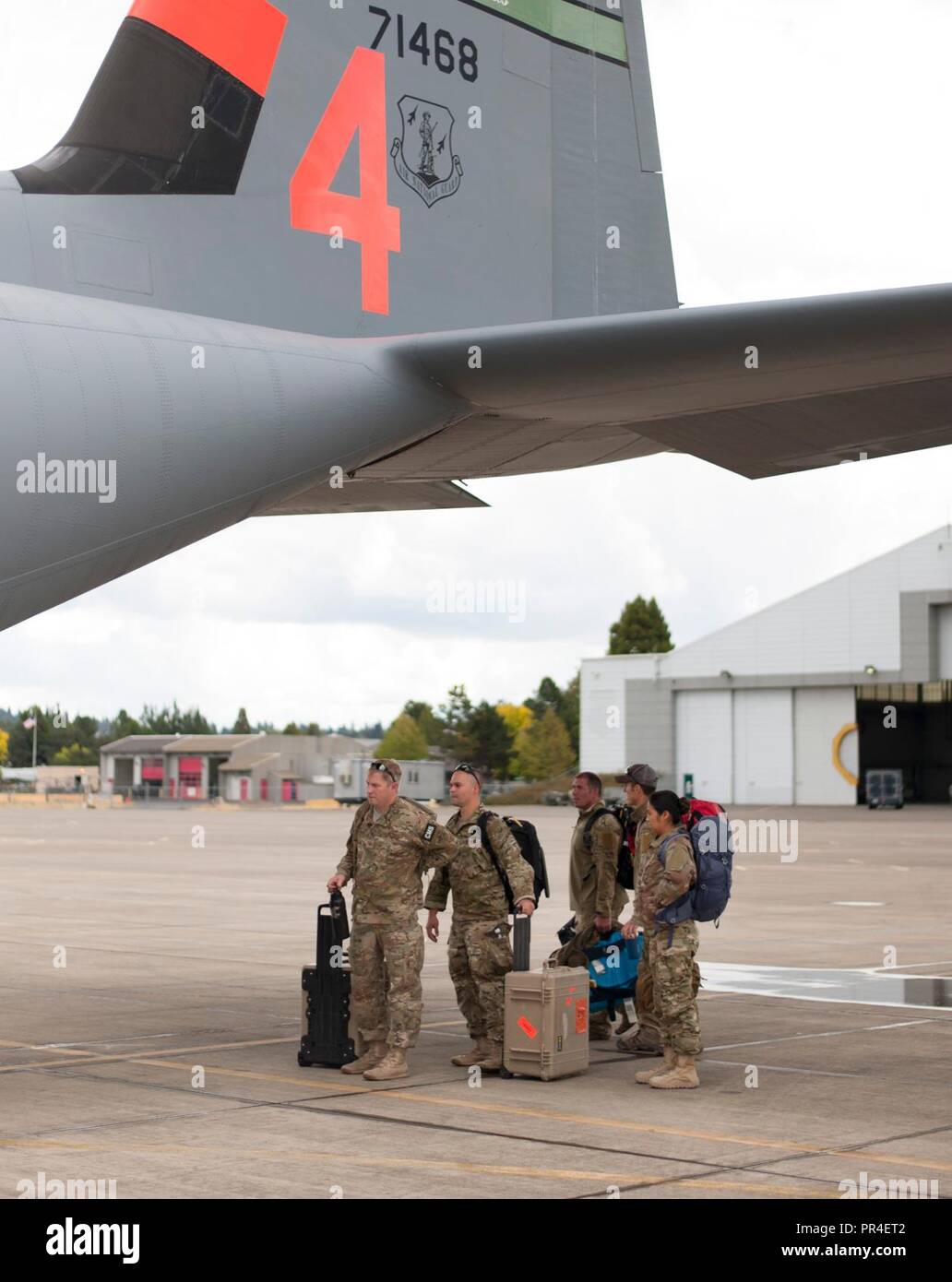 Aviateurs du 125e Escadron tactique spécial déploient à partir de la base de la Garde nationale aérienne de Portland, Oregon, le 12 septembre 2018, à Dover Air Force Base, DE en réponse à l'ouragan Florence, qui devrait toucher terre cette semaine. Banque D'Images