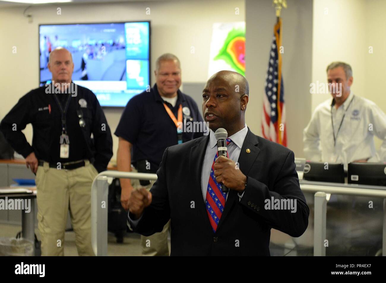 Washington, D.C., le 12 septembre 2018 - Caroline du Sud Sen. Tim Scott adresses membres du Centre de coordination de la réponse nationale pour les remercier de leur soutien aux États dans le chemin de l'ouragan Florence. (FEMA Banque D'Images