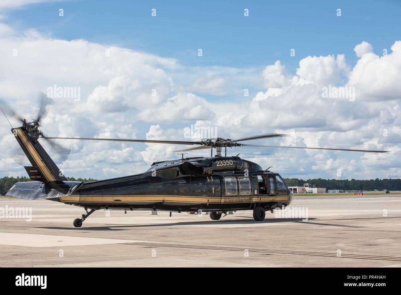Les opérations aériennes et maritimes d'un UH-60 Black Hawk terres l'équipe de Jacksonville, Floride avant l'arrivée de l'ouragan Florence. Mise en scène aura lieu à Manassas, en Virginie. Banque D'Images