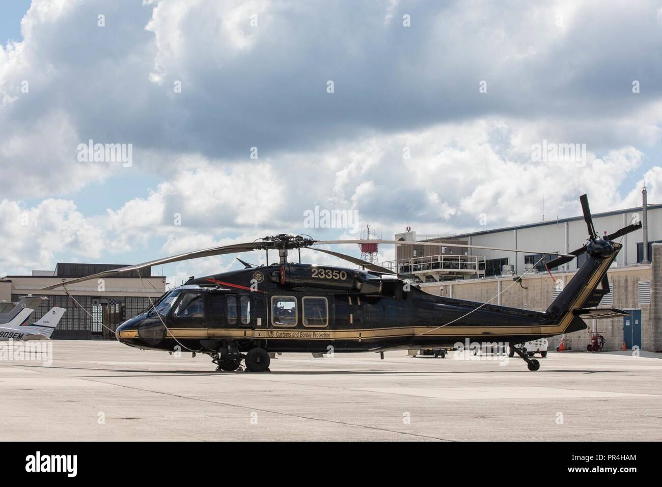 Les opérations aériennes et maritimes d'un UH-60 Black Hawk terres l'équipe de Jacksonville, Floride avant l'arrivée de l'ouragan Florence. Mise en scène aura lieu à Manassas, en Virginie. Banque D'Images