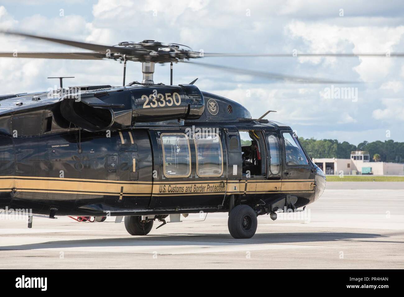 Les opérations aériennes et maritimes d'un UH-60 Black Hawk terres l'équipe de Jacksonville, Floride avant l'arrivée de l'ouragan Florence. Mise en scène aura lieu à Manassas, en Virginie. Banque D'Images