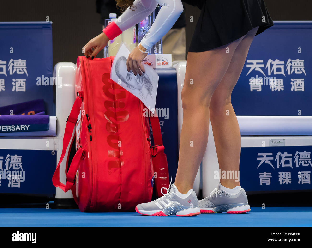 29 septembre 2018 - Jelena Ostapenko de Lettonie en action au cours de sa première série de match à l'Open de Chine 2018 Premier tournoi de tennis WTA Obligatoire Crédit : AFP7/ZUMA/Alamy Fil Live News Banque D'Images