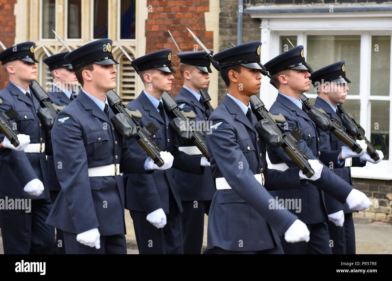 Le personnel de la Royal Air Force en mars un défilé du souvenir de la bataille d'Angleterre à Bury St Edmunds, l'Angleterre, le 16 septembre 2018. Les événements de la commémoration de la Seconde Guerre mondiale bataille dans laquelle la RAF a défendu le Royaume-Uni contre attaques à grande échelle par l'Allemagne nazie, la force aérienne, la Luftwaffe. Banque D'Images