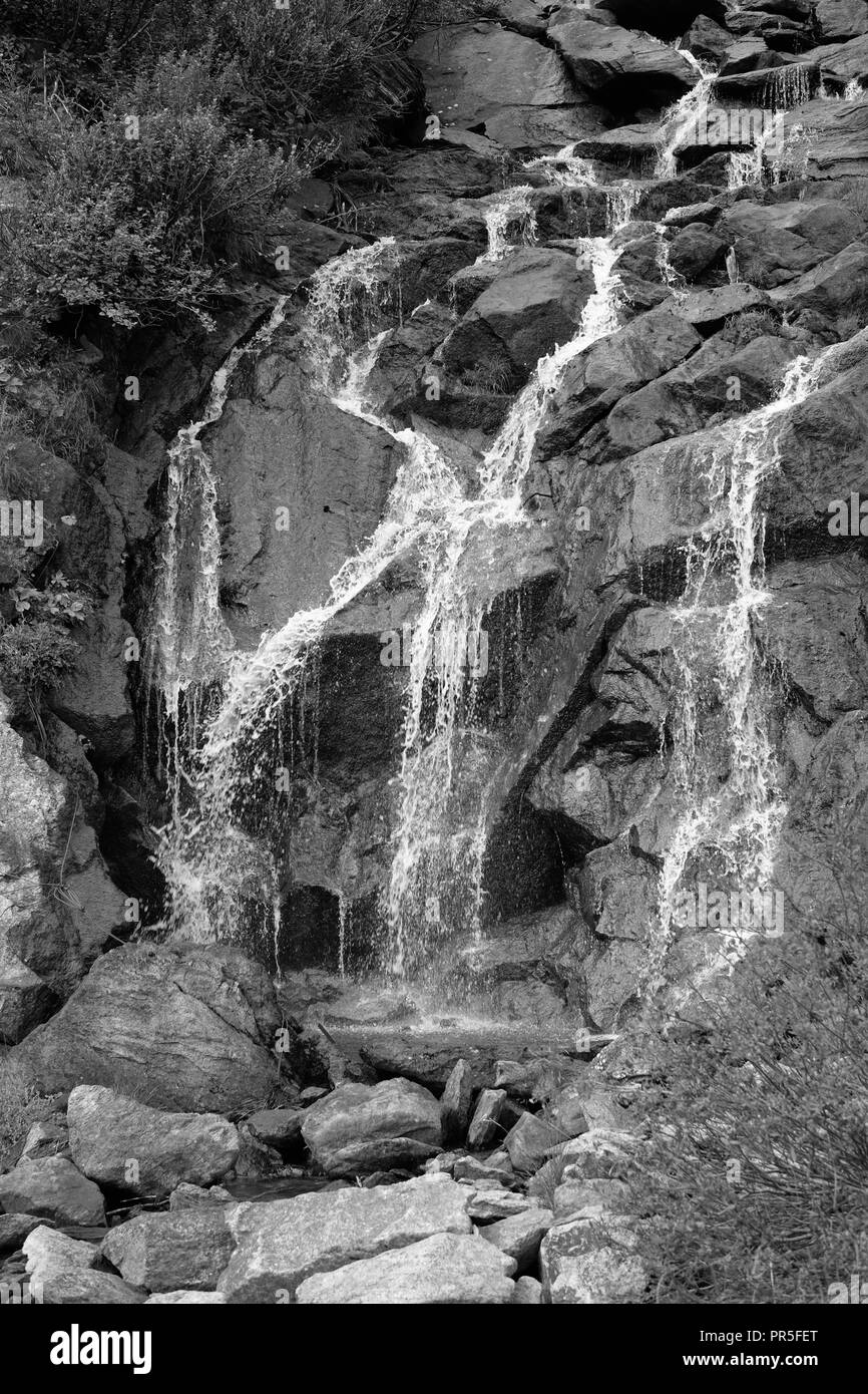 La texture de la Stone Mountain avec cascade Banque D'Images