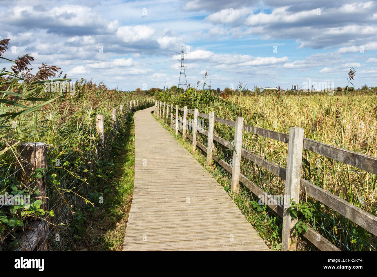 Traverser la promenade des marais de Walthamstow au Upper Clapton, London, UK Banque D'Images
