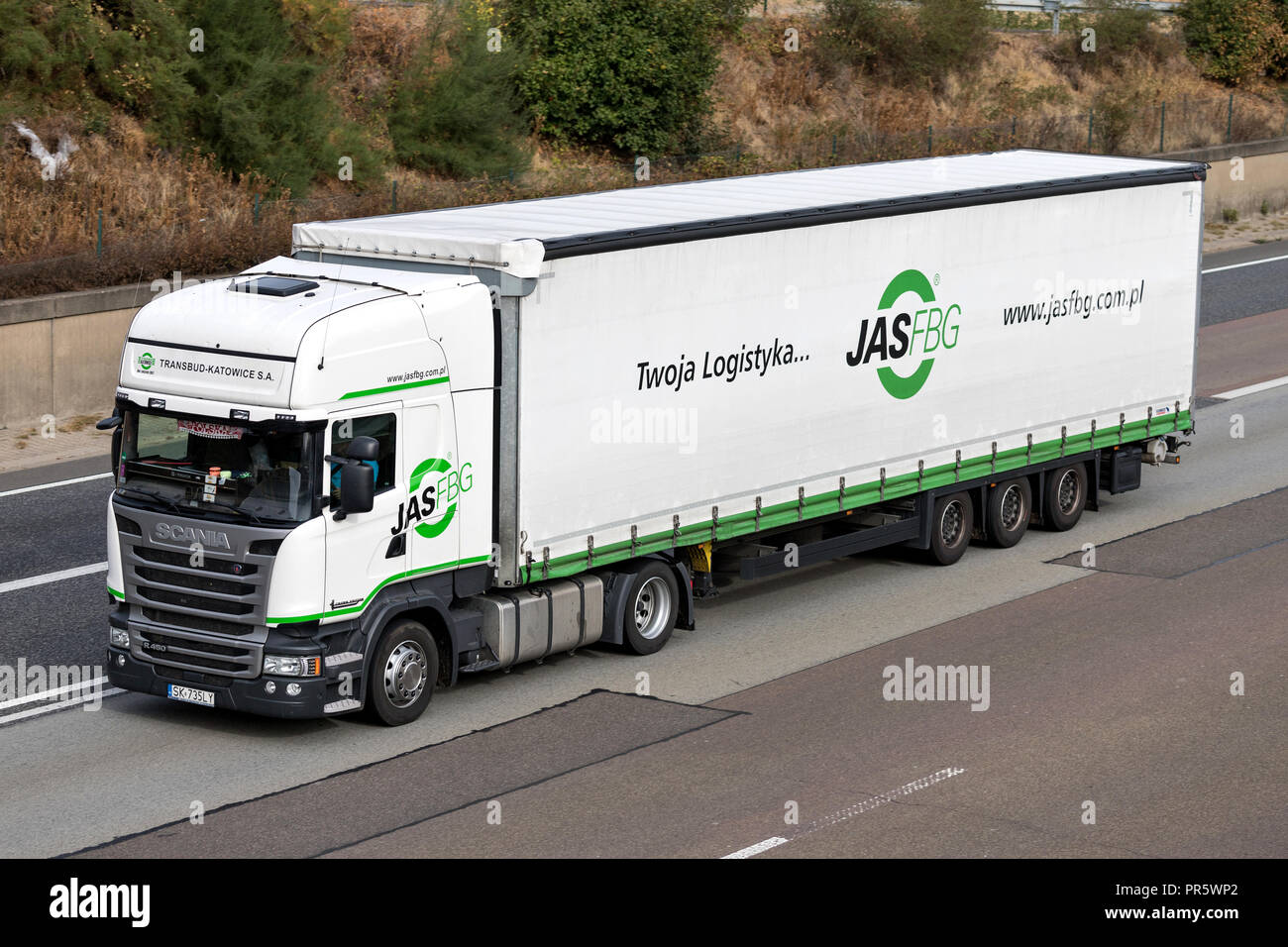 JAS-FBG camion sur autoroute. Fondée en 1991 Jas-FBG S.A. est un des principaux opérateurs logistiques sur le marché polonais. Banque D'Images JAS-FBG camion sur autoroute. Fondée en 1991 Jas-FBG S.A. est un des principaux opérateurs logistiques sur le marché polonais. Banque D'Images