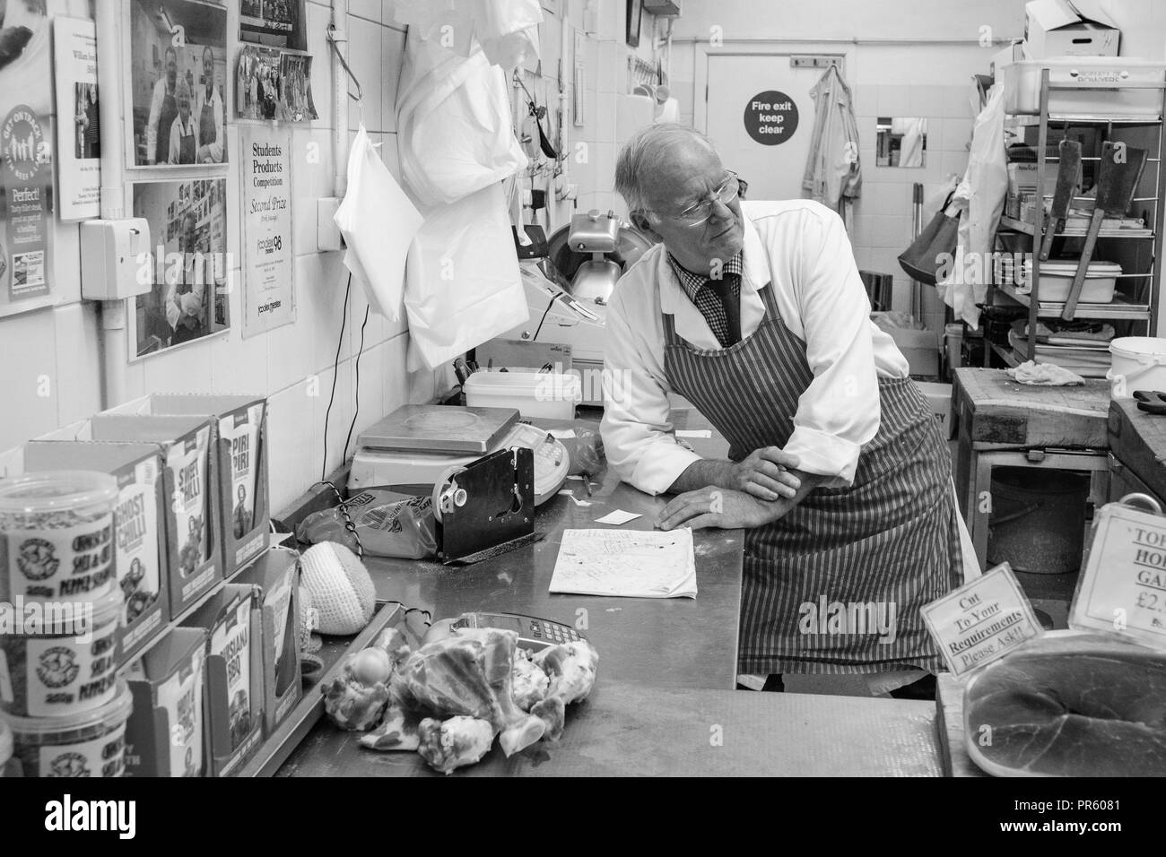 Les bouchers au travail à Bradford's Shopping Centre, Oastler Bradford, West Yorkshire, Royaume-Uni Banque D'Images