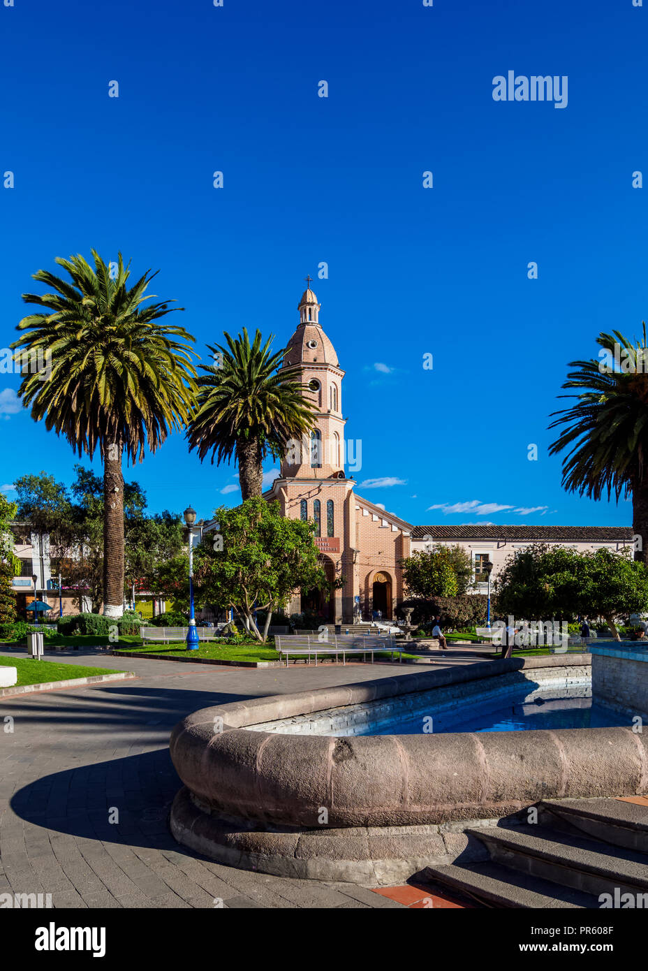 Église de San Luis, Parc Simon Bolivar, Otavalo, dans la province d'Imbabura, Équateur Banque D'Images