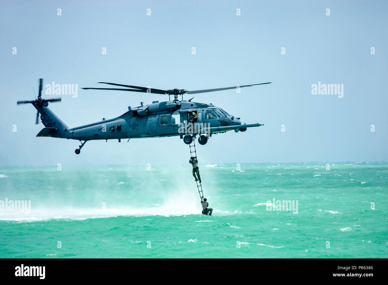 Miami Beach Florida, National Salute to America's Heroes Air & Sea Show, Sikorsky MH-60G/HH-60G Pave Hawk hélicoptère bi-turboshaft, Atlantic Oce Banque D'Images