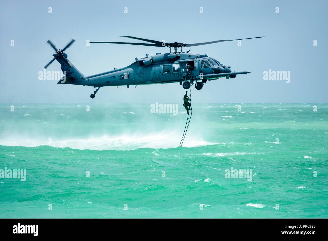 Miami Beach Florida, National Salute to America's Heroes Air & Sea Show, Sikorsky MH-60G/HH-60G Pave Hawk hélicoptère bi-turboshaft, Atlantic Oce Banque D'Images