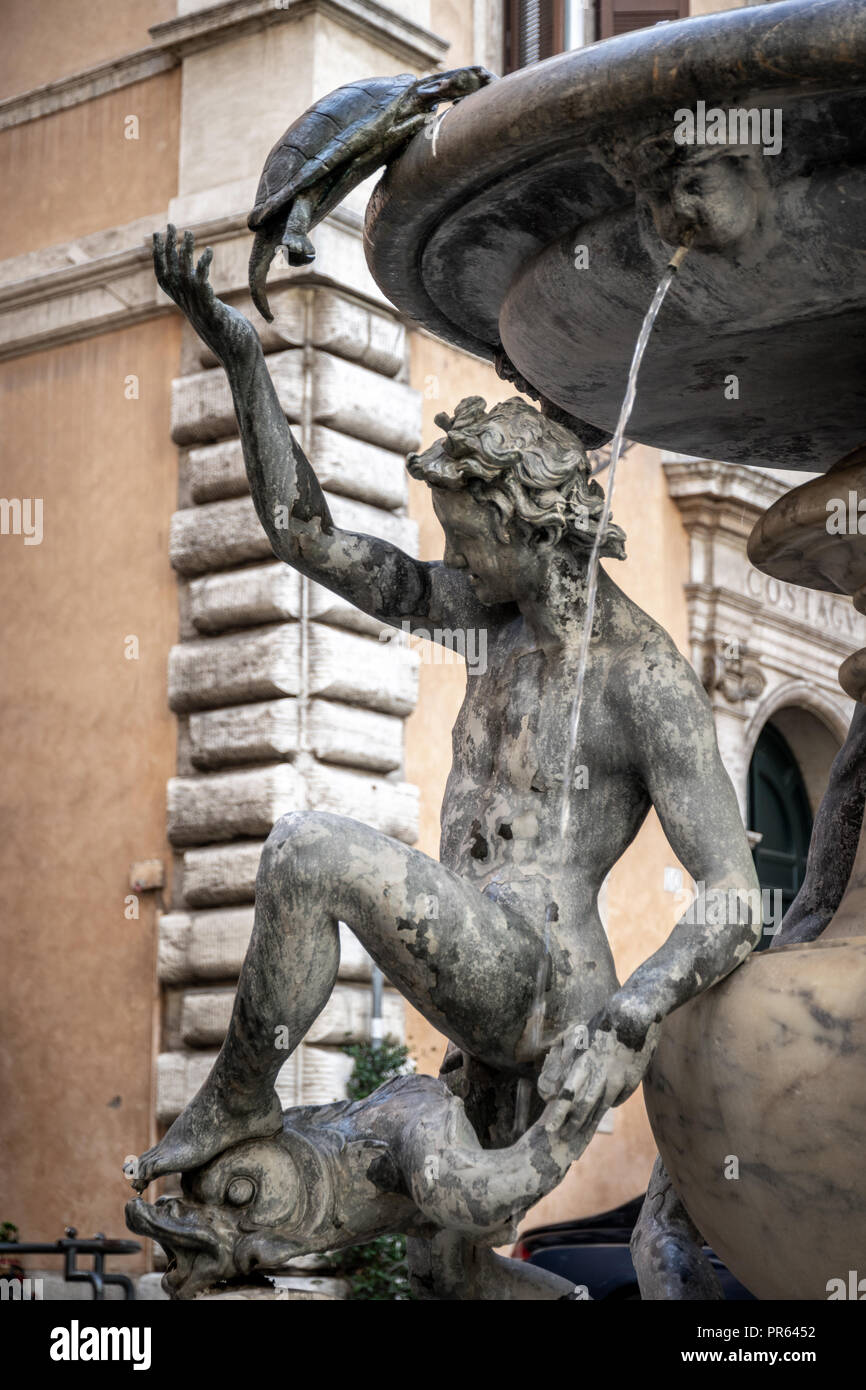 Dans le centre historique de Rome, sur la Piazza Mattei, la fontaine des tortues est l'une des plus belles de la ville. Construit à la fin des années 1500, tandis que l'turt Banque D'Images