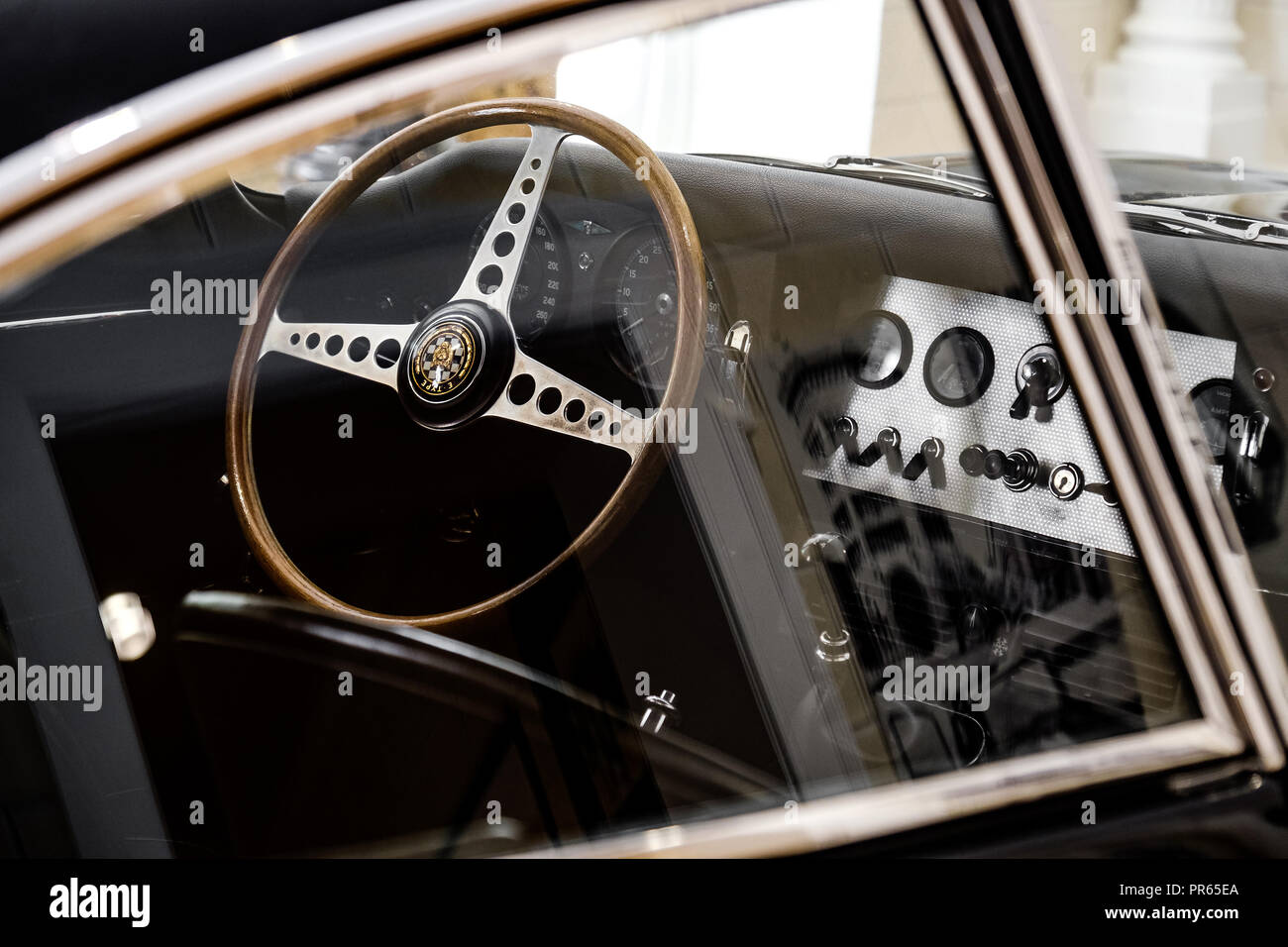 Vintage Car interior siège conducteur d'une Jaguar E-Type Banque D'Images