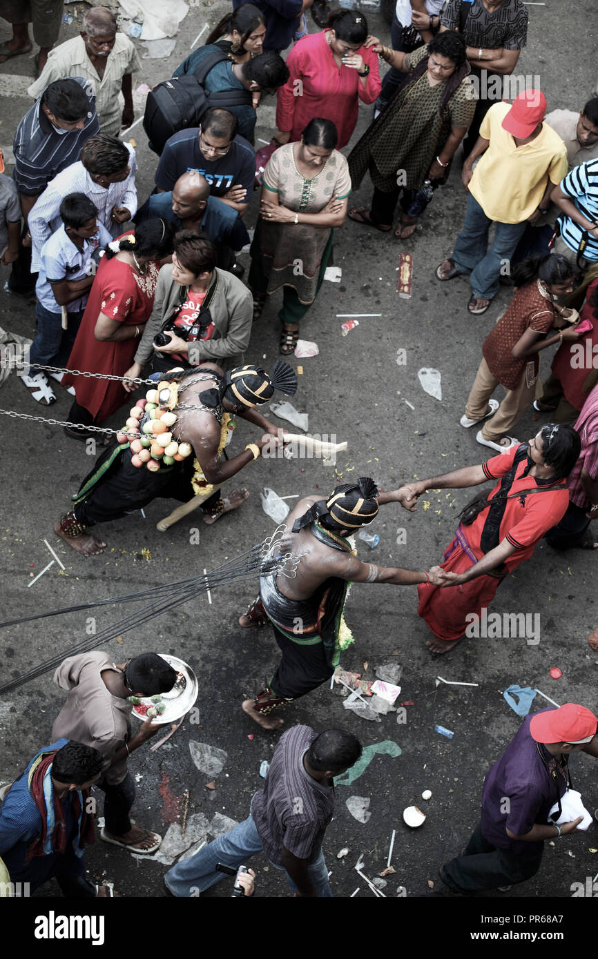 Musique genres porteurs kavadi à Thaipusam festival à Batu Caves, Malaisie Banque D'Images
