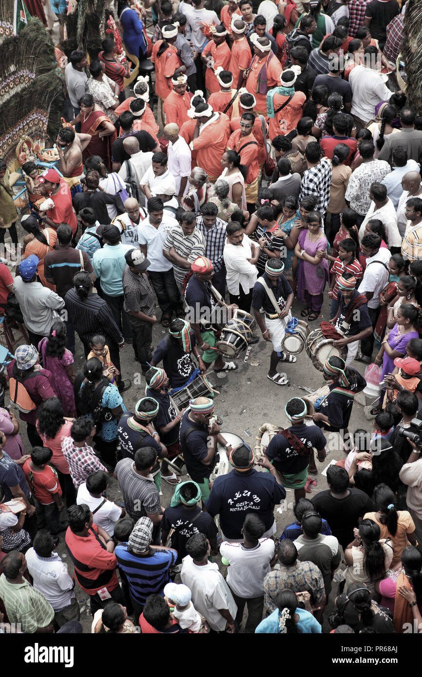 Musique genres porteurs kavadi à Thaipusam festival à Batu Caves, Malaisie Banque D'Images