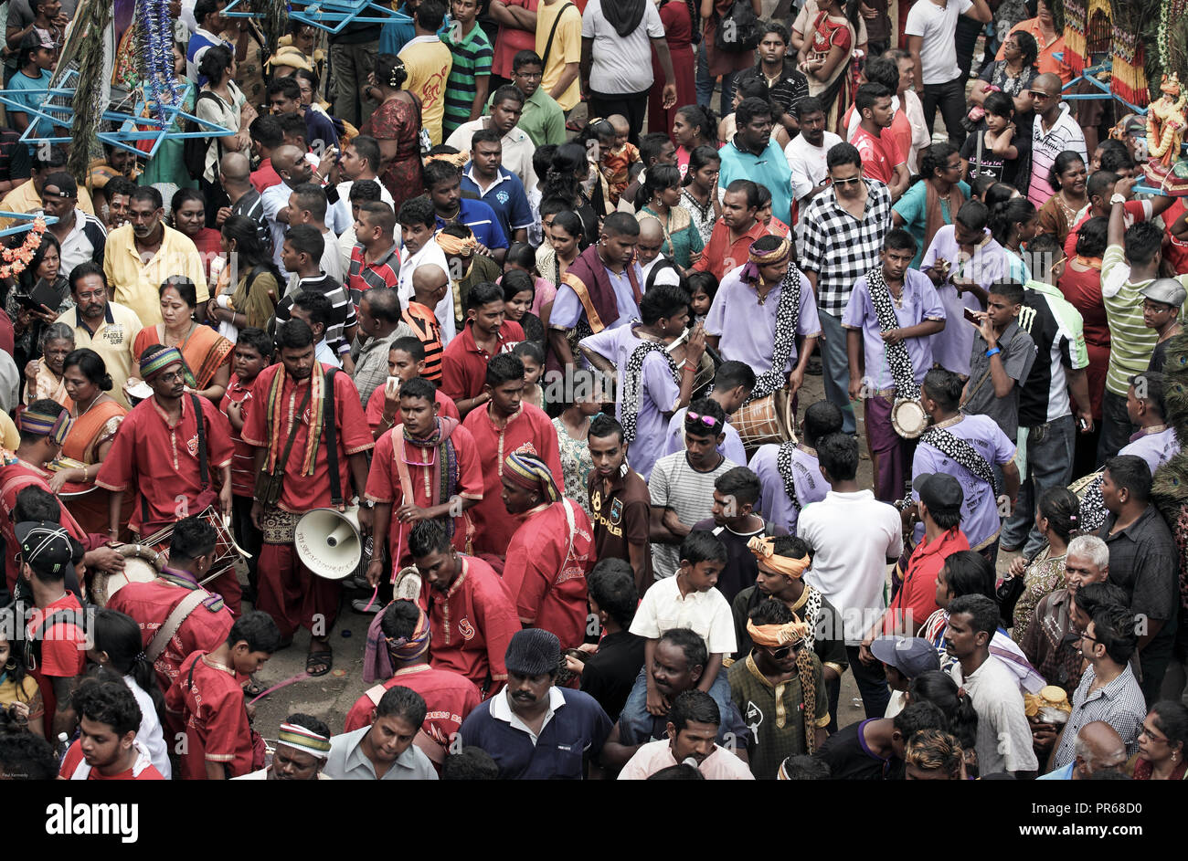 Musique genres porteurs kavadi à Thaipusam festival à Batu Caves, Malaisie Banque D'Images