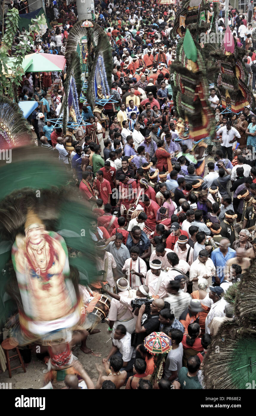 Musique genres porteurs kavadi à Thaipusam festival à Batu Caves, Malaisie Banque D'Images