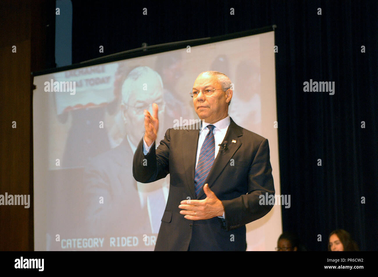 Colin Powell à l'enseigner aux jeunes l'Afrique Forum et exposition, parrainée par la société de l'Afrique du Sommet national sur l'Afrique et le World Affairs Council, dans l'Auditorium de Dean Acheson. 9/17/2004 Banque D'Images