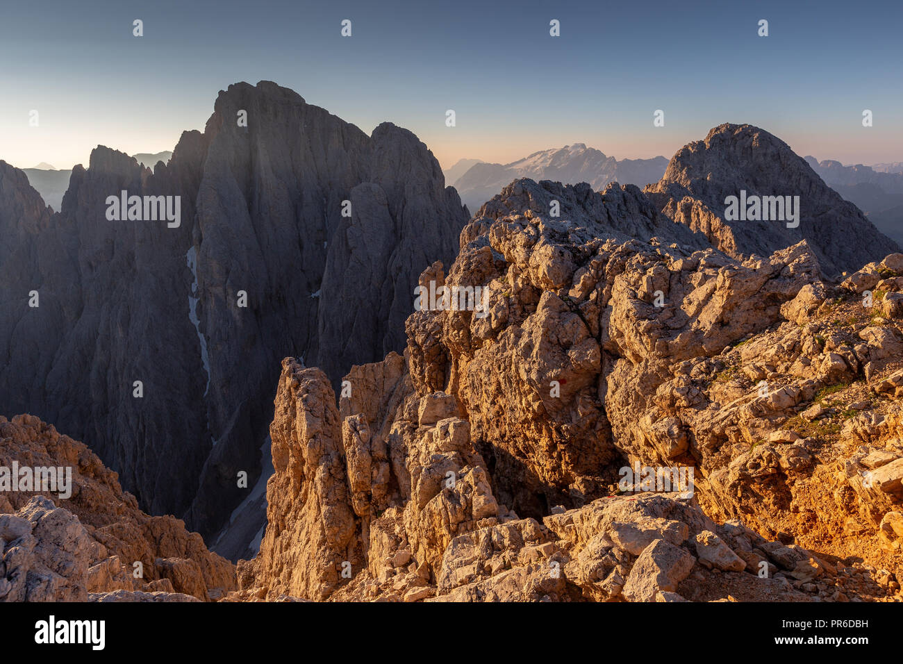 Sassopiatto. Le groupe du Sassolungo. Les Dolomites. Banque D'Images