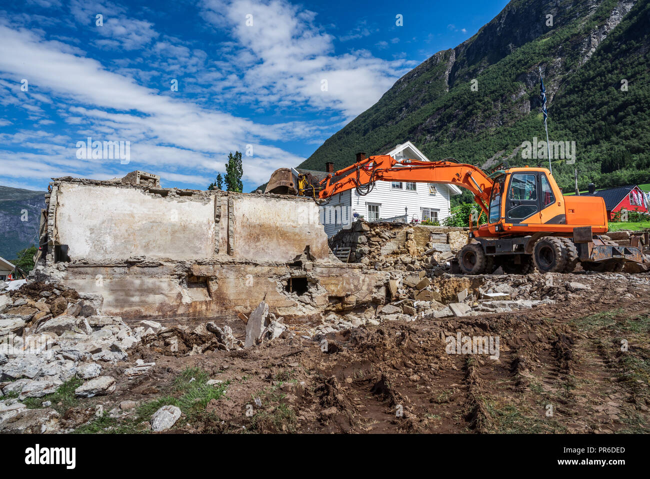 Démolition de l'ancienne maison à la construction de nouveaux logements Banque D'Images