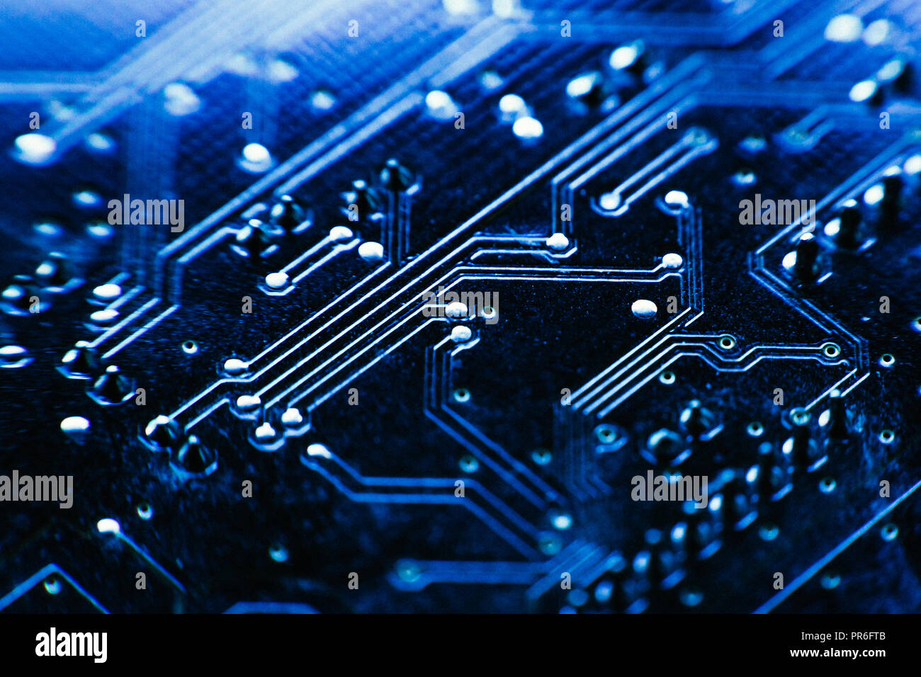 Conseil de l'ordinateur couleur bleu ciel de près. Banque D'Images