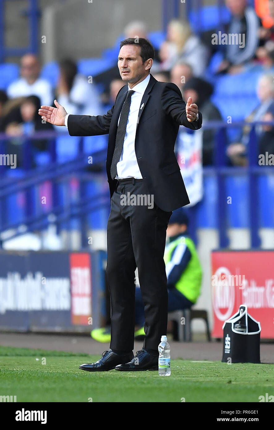 Derby County's Manager Frank Lampard des gestes sur la ligne de touche pendant le match de championnat Sky Bet à l'Université de Bolton Stadium. Banque D'Images