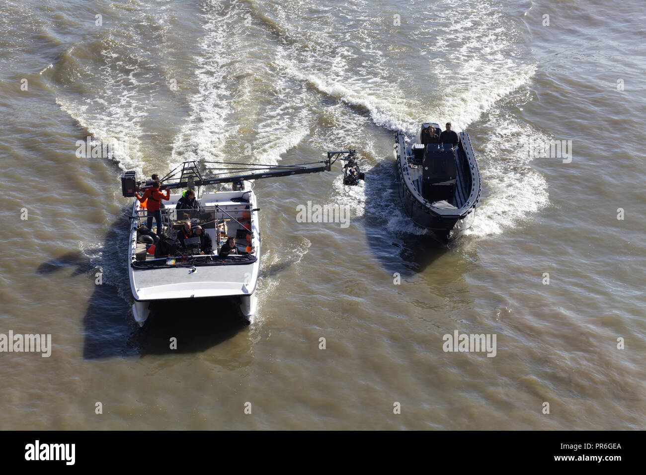 Le tournage à Londres, bateau de vitesse sur la Tamise Londres Banque D'Images