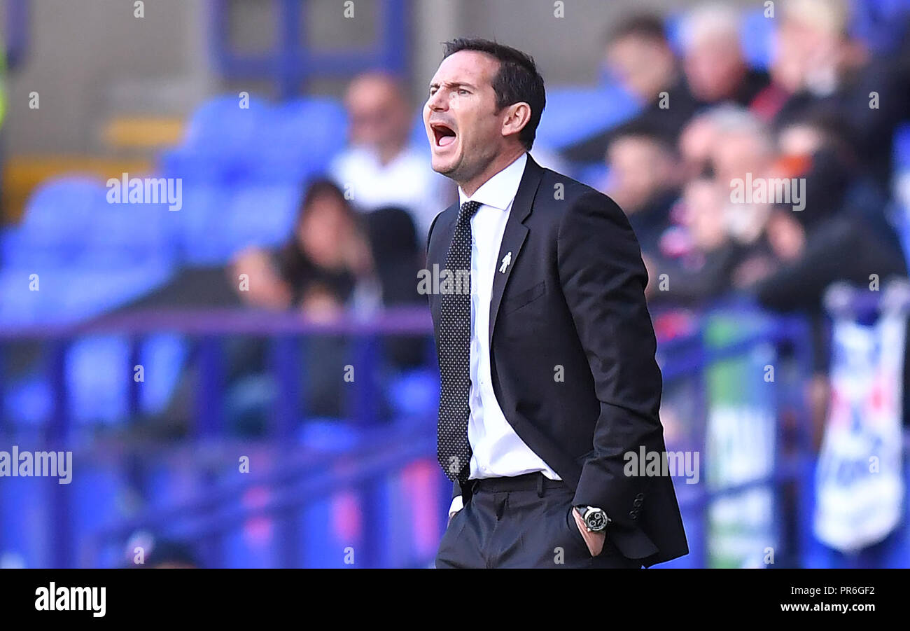 Derby County's Manager Frank Lampard crie à son équipe pendant le jeu pendant le match de championnat Sky Bet à l'Université de Bolton Stadium. Banque D'Images