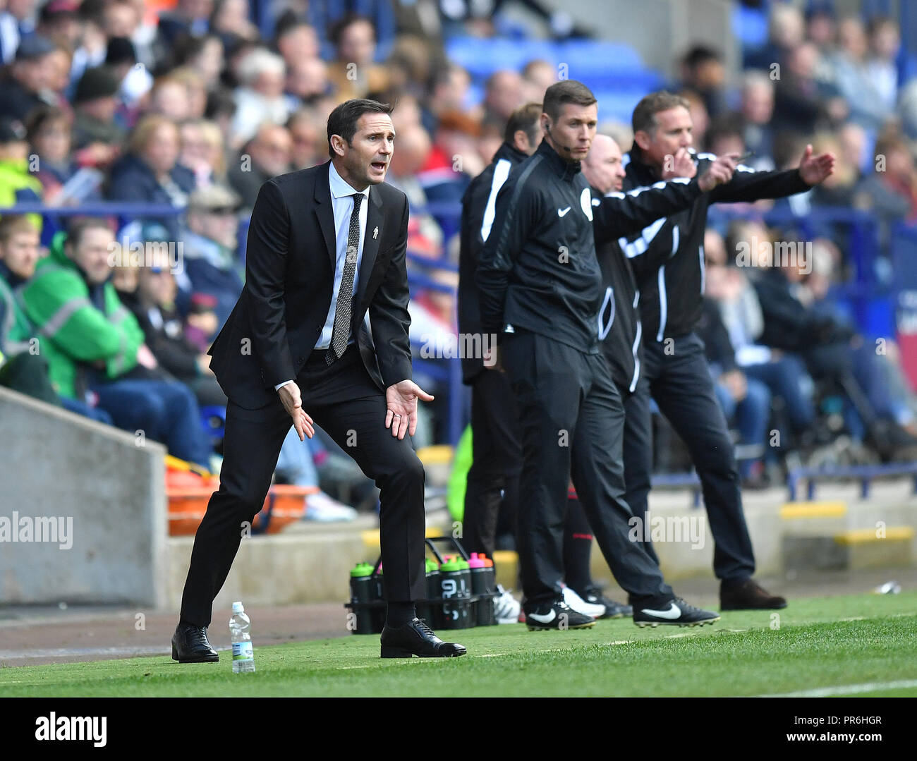 Derby County's Manager Frank Lampard des gestes sur la ligne de touche pendant le jeu pendant le match de championnat Sky Bet à l'Université de Bolton Stadium. Banque D'Images