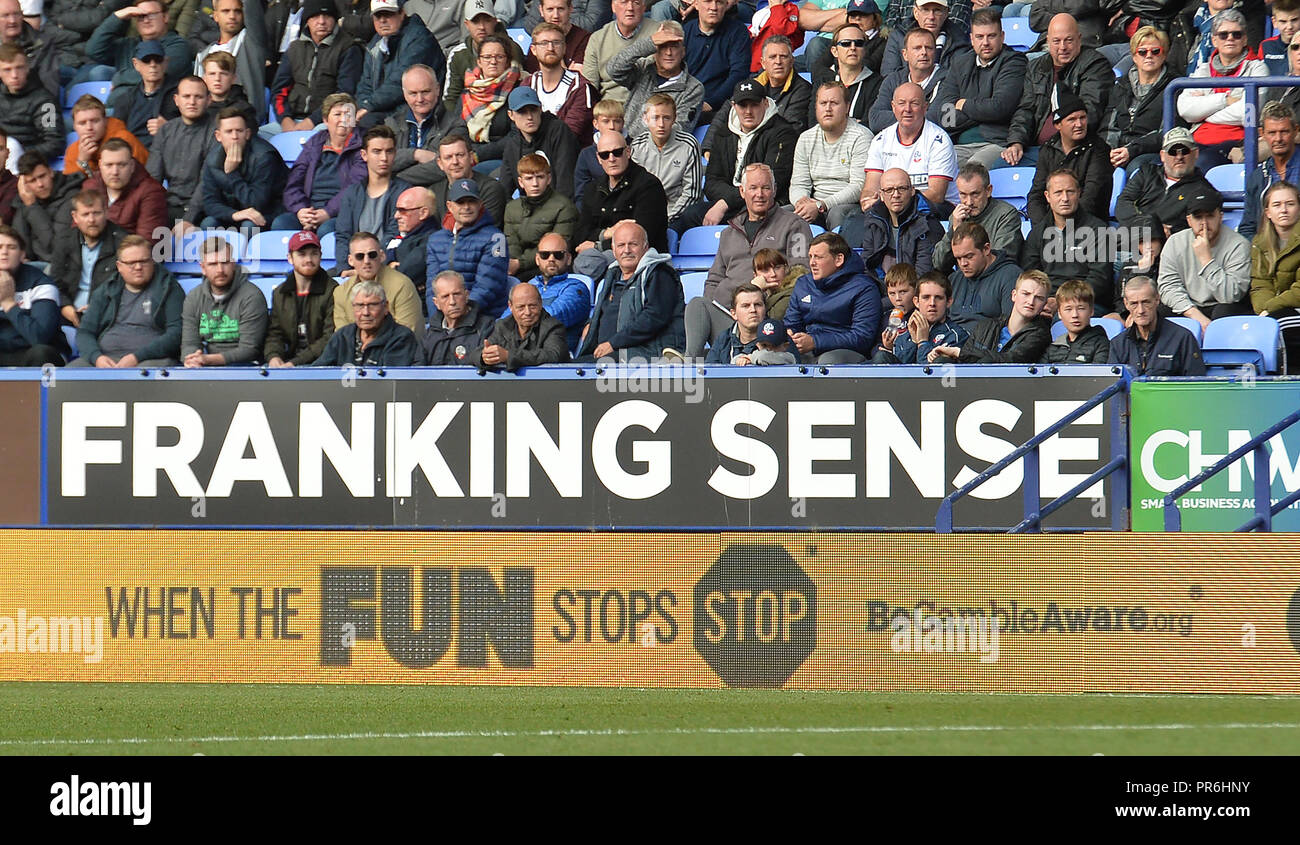 Les spectateurs dans les tribunes pendant le ciel parier match de championnat à l'Université de Bolton Stadium. ASSOCIATION DE PRESSE Photo. Photo date : Samedi 29 Septembre, 2018. Voir l'ACTIVITÉ DE SOCCER histoire Bolton. Crédit photo doit se lire : Dave Howarth/PA Wire. RESTRICTIONS : EDITORIAL N'utilisez que pas d'utilisation non autorisée avec l'audio, vidéo, données, listes de luminaire, club ou la Ligue de logos ou services 'live'. En ligne De-match utilisation limitée à 120 images, aucune émulation. Aucune utilisation de pari, de jeux ou d'un club ou la ligue/dvd publications. Banque D'Images
