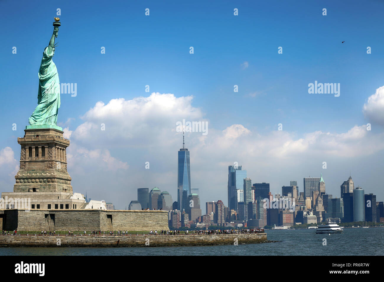Vue du panorama sur la Statue de la liberté et les toits de Manhattan, New York, United States Banque D'Images
