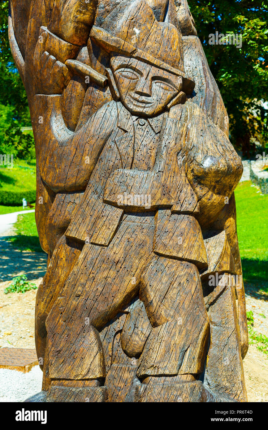 Sculpture en bois dans le château de Loka. Banque D'Images