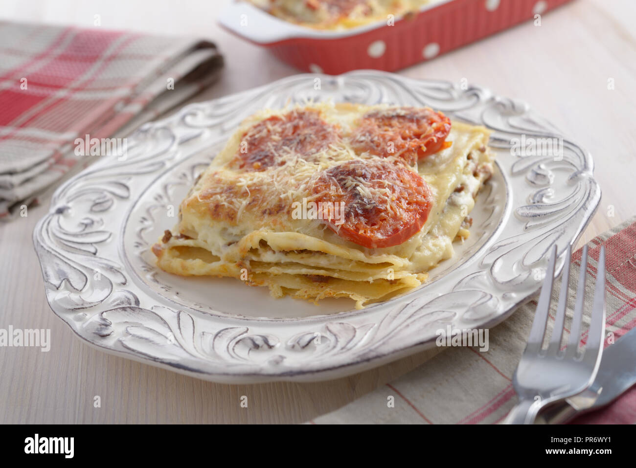 Bolognaise Lasagne avec sauce béchamel, tomate, fromage parmesan et Banque D'Images