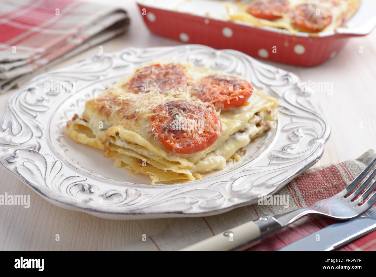 Bolognaise Lasagne avec sauce béchamel, tomate, fromage parmesan et Banque D'Images
