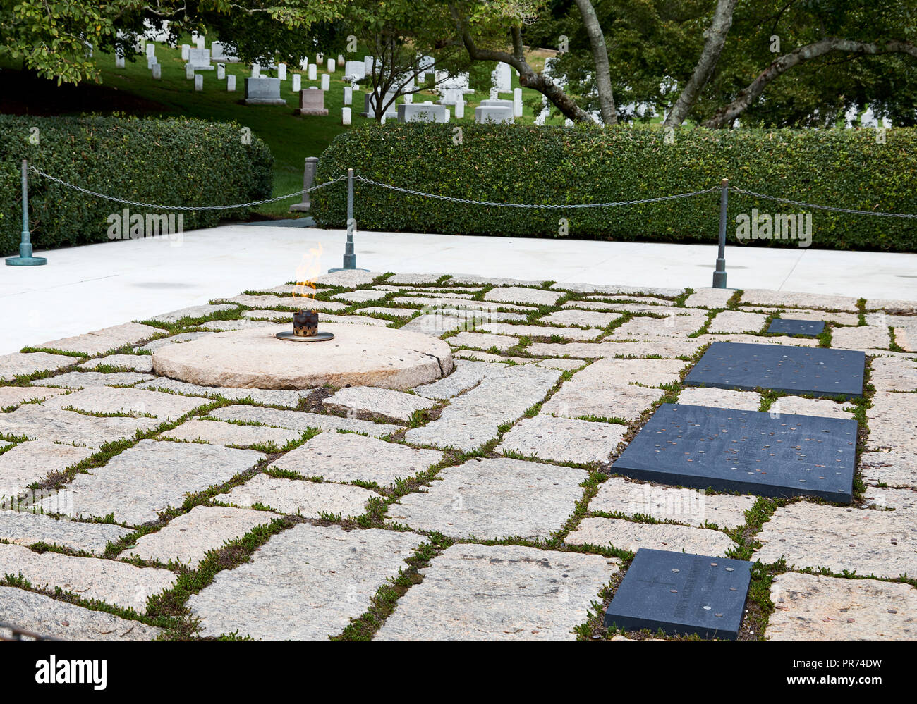 Arlington, Virginia, USA - 15 septembre 2018 : tombe du Président John F. Kennedy et de la famille au cimetière national d'Arlington Banque D'Images