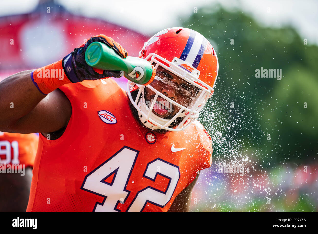 La Caroline du Sud, USA. 29 septembre 2018. Le joueur de ligne défensive Clemson Tigers Christian Wilkins (42) avant de la NCAA college football match entre Syracuse et Clemson le samedi 29 septembre, 2018 au Memorial Stadium à Clemson, SC. Jacob Kupferman/CSM Crédit : Cal Sport Media/Alamy Live News Banque D'Images