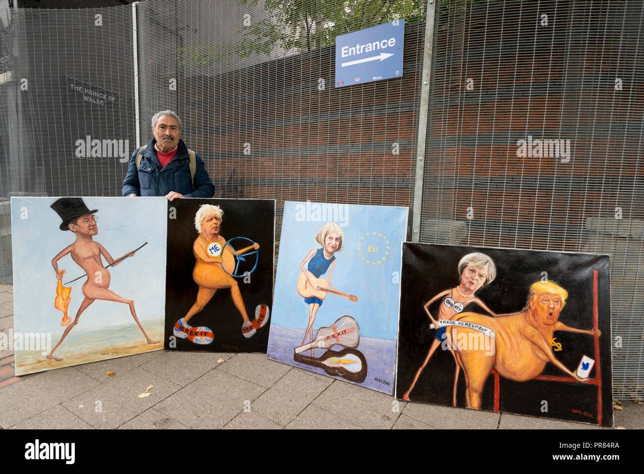 Birmingham, UK. Le 30 septembre 2018. Artiste Kaya Mar montre son travail à proximité de l'ICC Birmingham, lieu de la conférence du parti conservateur à Birmingham. © Russell Hart/Alamy Live News. Banque D'Images