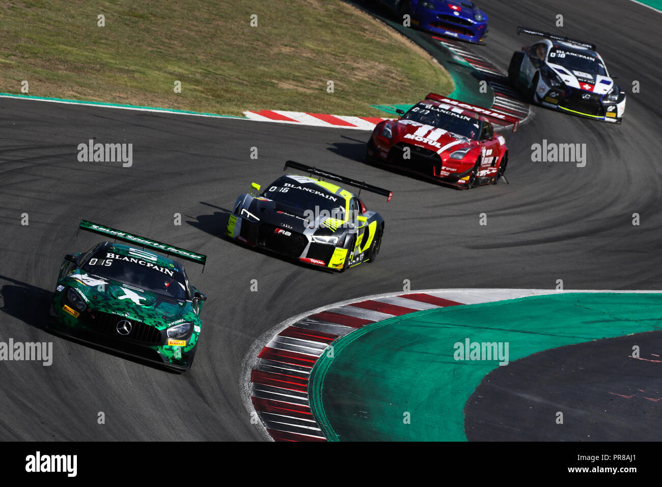 Barcelone, Espagne. Sep 30, 2018. FALCON NOIR Mercedes-AMG GT3 avec les pilotes Abdulaziz Al Faisal, Hubert Haupt & Gabriele Piana dirige un pack de voitures au cours des rondes 10 - Blancpain Endurance Series GT Cup au circuit de Barcelona-Catalunya, Barcelone, Espagne, le 30 septembre 2018. Photo par Jurek Biegus. Usage éditorial uniquement, licence requise pour un usage commercial. Credit : UK Sports Photos Ltd/Alamy Live News Banque D'Images