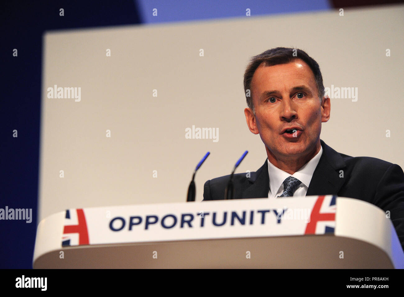 Birmingham, UK. 30 Septembre, 2018. Jeremy Hunt MP, Ministre des affaires étrangères et du Commonwealth, offre son discours à la conférence sur l'ouverture de la session de la première journée de la conférence annuelle du parti conservateur à la CPI. Kevin Hayes/Alamy Live News Banque D'Images