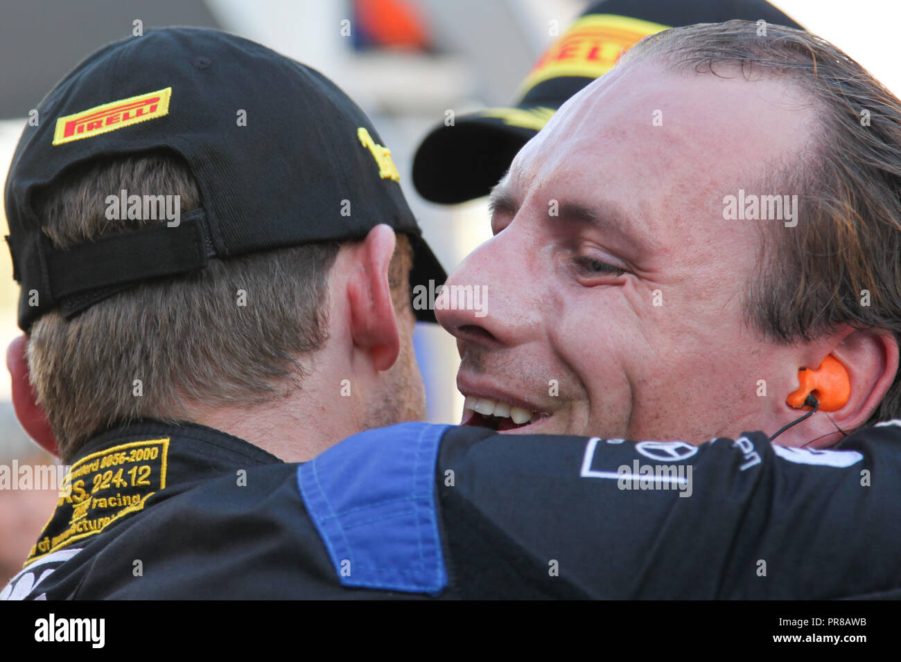 Barcelone, Espagne. Sep 30, 2018. L'équipe Mercedes-AMG Mercedes-AMG BLACK FALCON GT3 Yelmer Buurman célèbre la victoire et remporter le championnat lors de la ronde 10 - Blancpain Endurance Series GT Cup au circuit de Barcelona-Catalunya, Barcelone, Espagne, le 30 septembre 2018. Photo par Jurek Biegus. Usage éditorial uniquement, licence requise pour un usage commercial. Credit : UK Sports Photos Ltd/Alamy Live News Banque D'Images