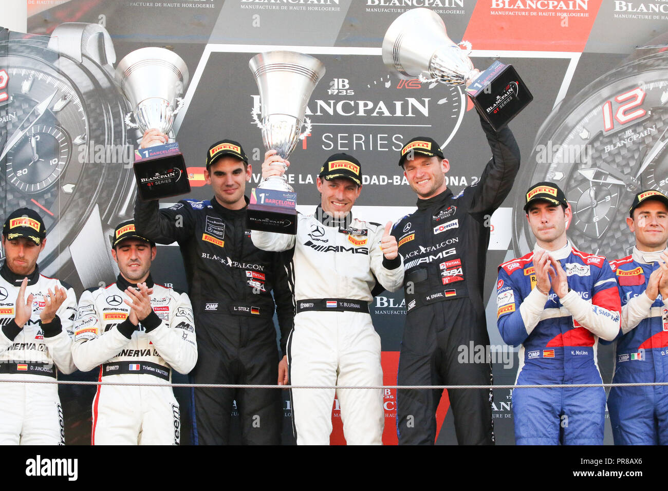 Barcelone, Espagne. Sep 30, 2018. L'équipe Mercedes-AMG Mercedes-AMG BLACK FALCON GT3 pilotes (L-R) Luca Stozl, Maro Engel & Yelmer Buurman célébrer la victoire de la course de championnat et gagner au cours des rondes 10 - Blancpain Endurance Series GT Cup au circuit de Barcelona-Catalunya, Barcelone, Espagne, le 30 septembre 2018. Photo par Jurek Biegus. Usage éditorial uniquement, licence requise pour un usage commercial. Credit : UK Sports Photos Ltd/Alamy Live News Banque D'Images