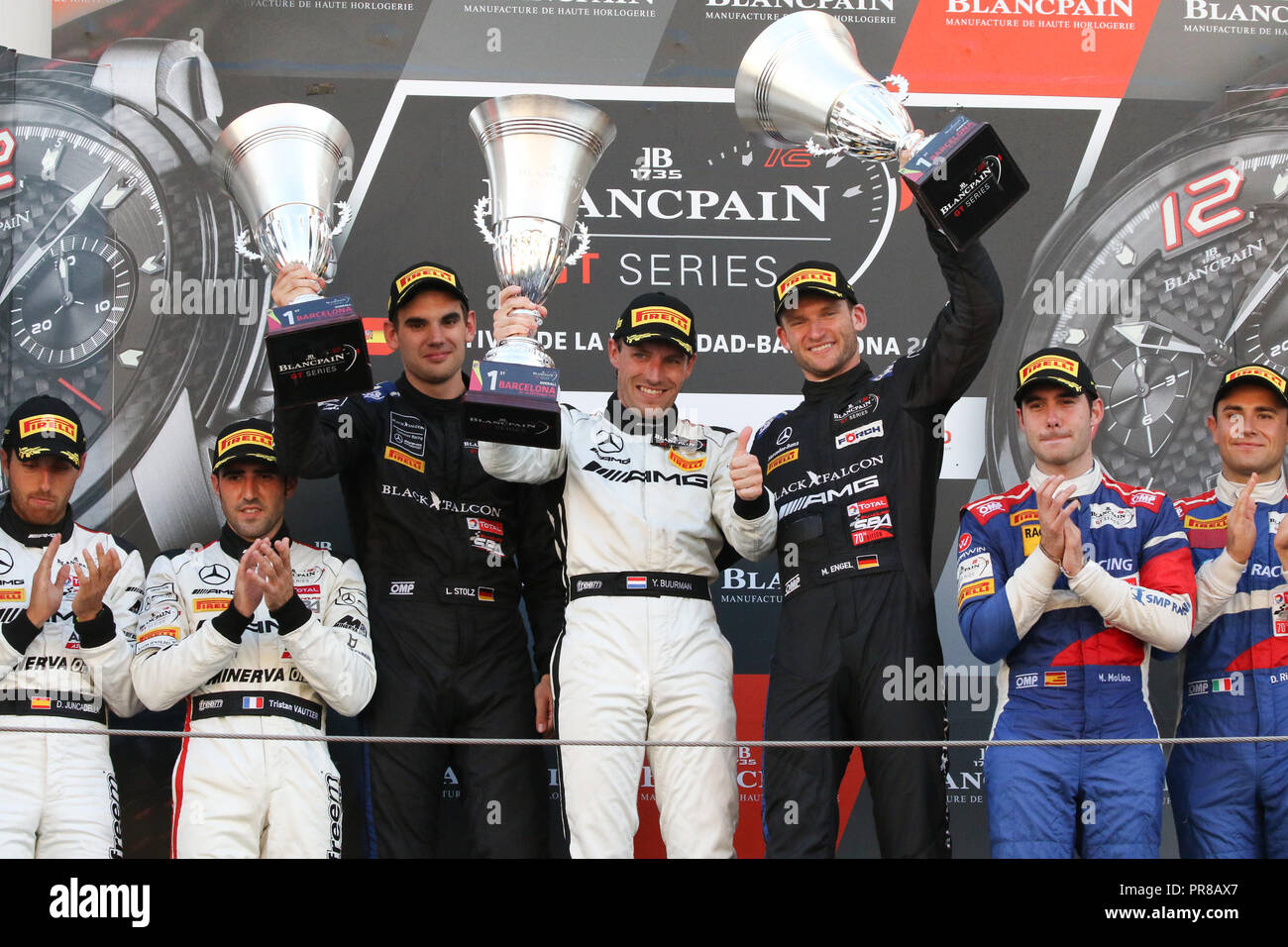 Barcelone, Espagne. Sep 30, 2018. L'équipe Mercedes-AMG Mercedes-AMG BLACK FALCON GT3 pilotes (L-R) Luca Stozl, Maro Engel & Yelmer Buurman célébrer la victoire de la course de championnat et gagner au cours des rondes 10 - Blancpain Endurance Series GT Cup au circuit de Barcelona-Catalunya, Barcelone, Espagne, le 30 septembre 2018. Photo par Jurek Biegus. Usage éditorial uniquement, licence requise pour un usage commercial. Credit : UK Sports Photos Ltd/Alamy Live News Banque D'Images