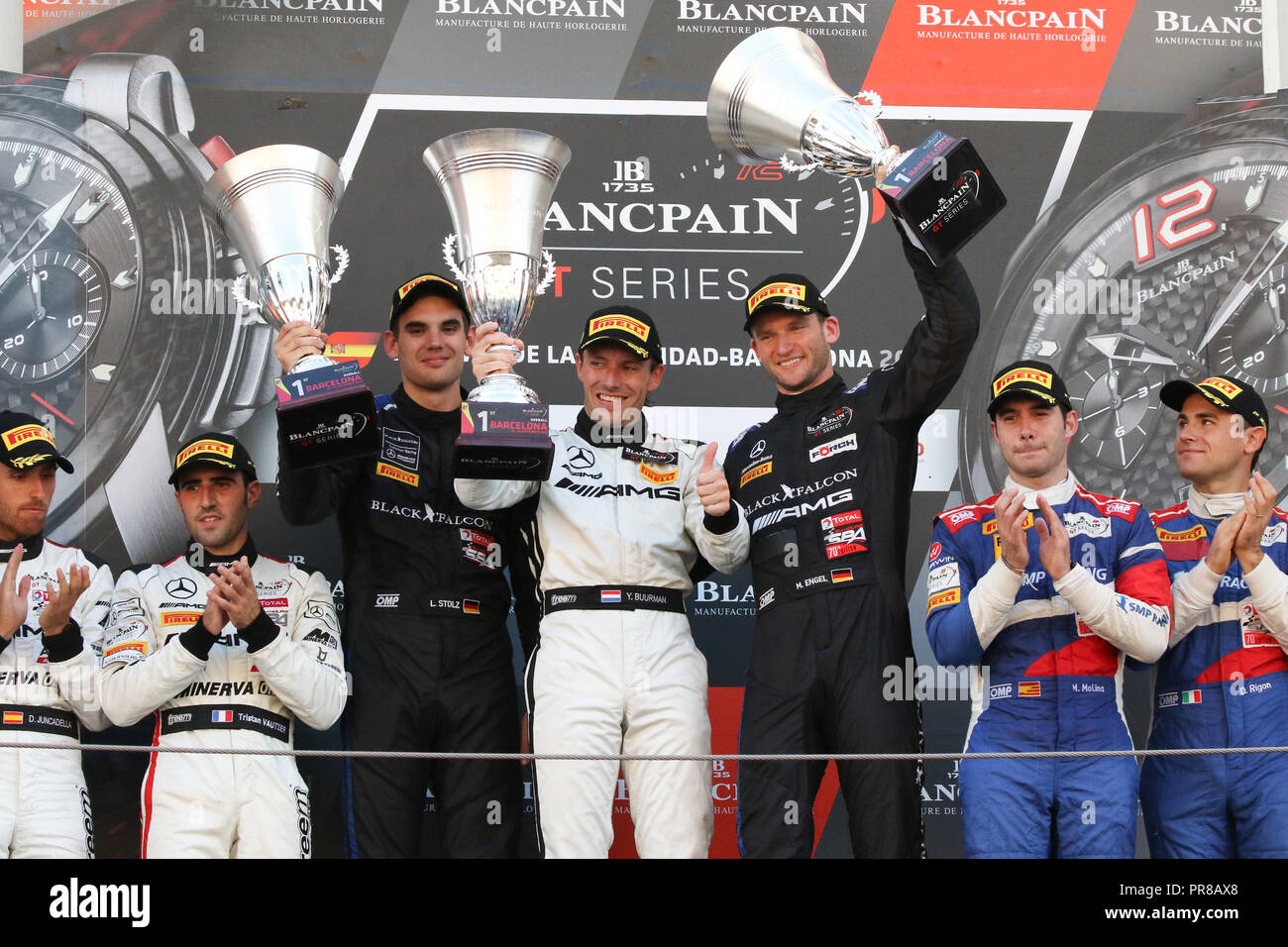 Barcelone, Espagne. Sep 30, 2018. L'équipe Mercedes-AMG Mercedes-AMG BLACK FALCON GT3 pilotes (L-R) Luca Stozl, Maro Engel & Yelmer Buurman célébrer la victoire de la course de championnat et gagner au cours des rondes 10 - Blancpain Endurance Series GT Cup au circuit de Barcelona-Catalunya, Barcelone, Espagne, le 30 septembre 2018. Photo par Jurek Biegus. Usage éditorial uniquement, licence requise pour un usage commercial. Credit : UK Sports Photos Ltd/Alamy Live News Banque D'Images