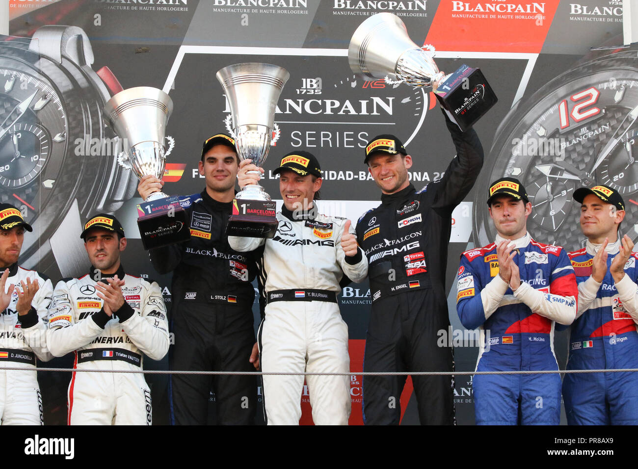 Barcelone, Espagne. Sep 30, 2018. L'équipe Mercedes-AMG Mercedes-AMG BLACK FALCON GT3 pilotes (L-R) Luca Stozl, Maro Engel & Yelmer Buurman célébrer la victoire de la course de championnat et gagner au cours des rondes 10 - Blancpain Endurance Series GT Cup au circuit de Barcelona-Catalunya, Barcelone, Espagne, le 30 septembre 2018. Photo par Jurek Biegus. Usage éditorial uniquement, licence requise pour un usage commercial. Credit : UK Sports Photos Ltd/Alamy Live News Banque D'Images