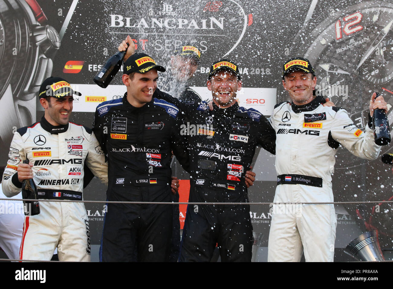 Barcelone, Espagne. Sep 30, 2018. L'équipe Mercedes-AMG Mercedes-AMG BLACK FALCON GT3 pilotes (L-R) Luca Stozl, Maro Engel & Yelmer Buurman célébrer la victoire de la course de championnat et gagner au cours des rondes 10 - Blancpain Endurance Series GT Cup au circuit de Barcelona-Catalunya, Barcelone, Espagne, le 30 septembre 2018. Photo par Jurek Biegus. Usage éditorial uniquement, licence requise pour un usage commercial. Credit : UK Sports Photos Ltd/Alamy Live News Banque D'Images