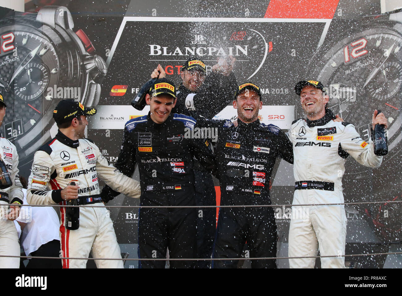 Barcelone, Espagne. Sep 30, 2018. L'équipe Mercedes-AMG Mercedes-AMG BLACK FALCON GT3 pilotes (L-R) Luca Stozl, Maro Engel & Yelmer Buurman célébrer la victoire de la course de championnat et gagner au cours des rondes 10 - Blancpain Endurance Series GT Cup au circuit de Barcelona-Catalunya, Barcelone, Espagne, le 30 septembre 2018. Photo par Jurek Biegus. Usage éditorial uniquement, licence requise pour un usage commercial. Credit : UK Sports Photos Ltd/Alamy Live News Banque D'Images