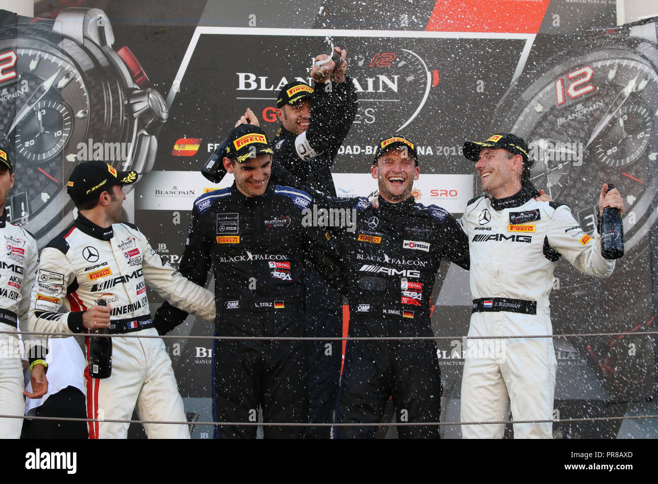 Barcelone, Espagne. Sep 30, 2018. L'équipe Mercedes-AMG Mercedes-AMG BLACK FALCON GT3 pilotes (L-R) Luca Stozl, Maro Engel & Yelmer Buurman célébrer la victoire de la course de championnat et gagner au cours des rondes 10 - Blancpain Endurance Series GT Cup au circuit de Barcelona-Catalunya, Barcelone, Espagne, le 30 septembre 2018. Photo par Jurek Biegus. Usage éditorial uniquement, licence requise pour un usage commercial. Credit : UK Sports Photos Ltd/Alamy Live News Banque D'Images