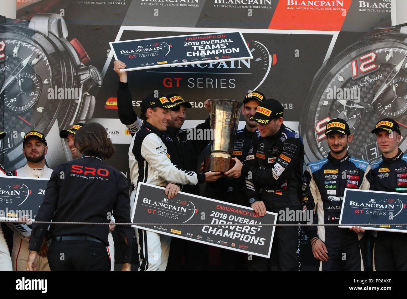 Barcelone, Espagne. Sep 30, 2018. Champions 2018 ocerall Mercedes-AMG BLACK Falcon de l'équipe Mercedes-AMG GT3 avec les pilotes Maro Engel, Luca Stolz & Yelmer Buurman lors de la ronde 10 - Blancpain Endurance Series GT Cup au circuit de Barcelona-Catalunya, Barcelone, Espagne, le 30 septembre 2018. Photo par Jurek Biegus. Usage éditorial uniquement, licence requise pour un usage commercial. Credit : UK Sports Photos Ltd/Alamy Live News Banque D'Images